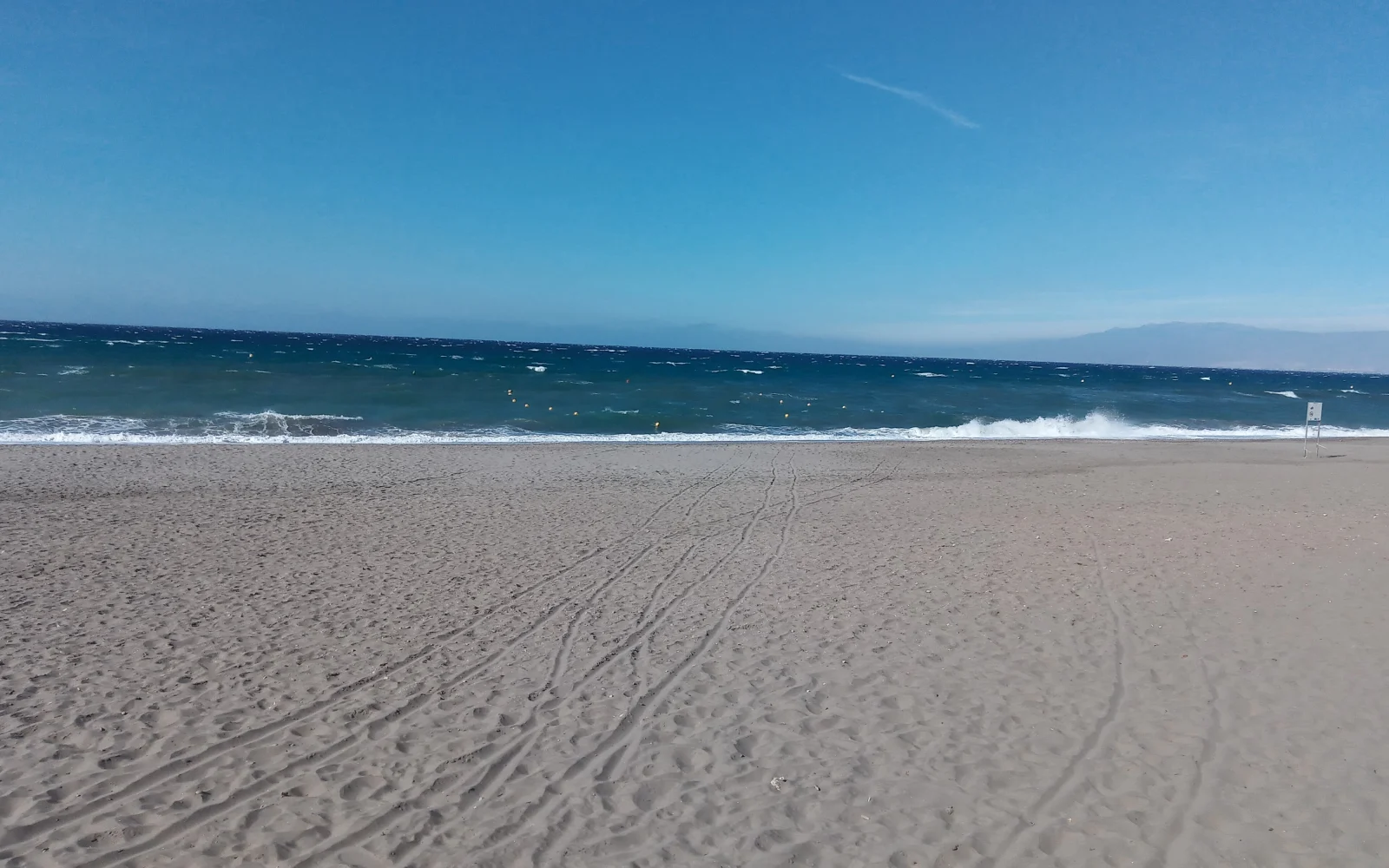 Oleaje y poniente en la playa de Cabo de Gata