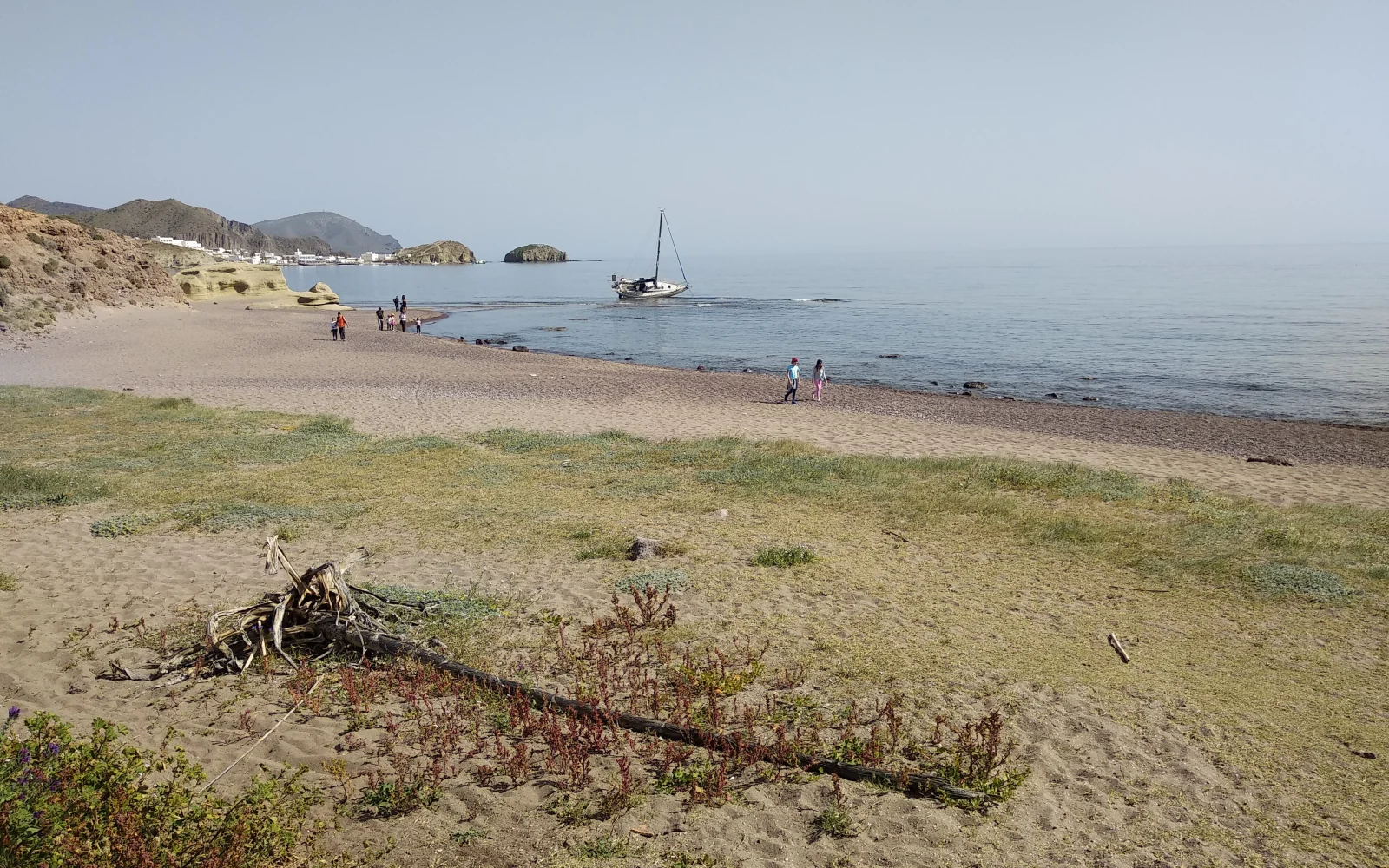 La Isleta del Moro vista desde la playa del Arco en Los Escullos